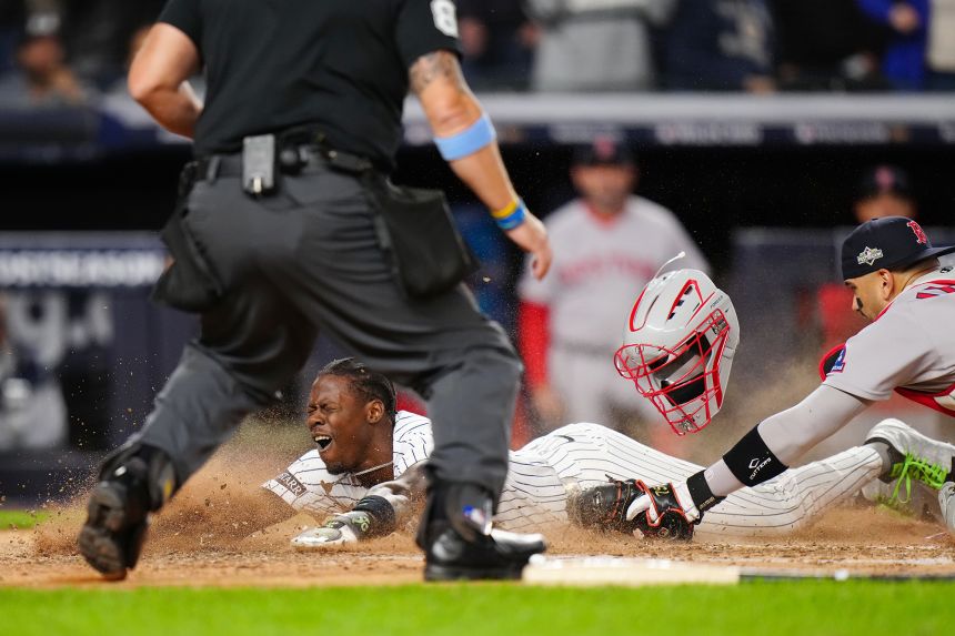 Jazz Chisholm Jr. dives into home to score in the eighth inning.