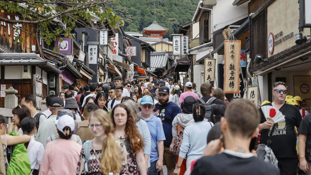 Foreign tourists pack Kiyomizuzaka near Kiyomizu temple in Kyoto, western Japan, on Oct. 15, 2025. The number of foreign visitors to Japan between January and September was around 31.65 million, marking the fastest pace on record in surpassing 30 million within a year.