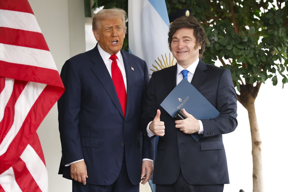 El presidente de Estados Unidos, Donald Trump, junto a su par de Argentina, Javier Milei, el 14 de otubre de 2025.