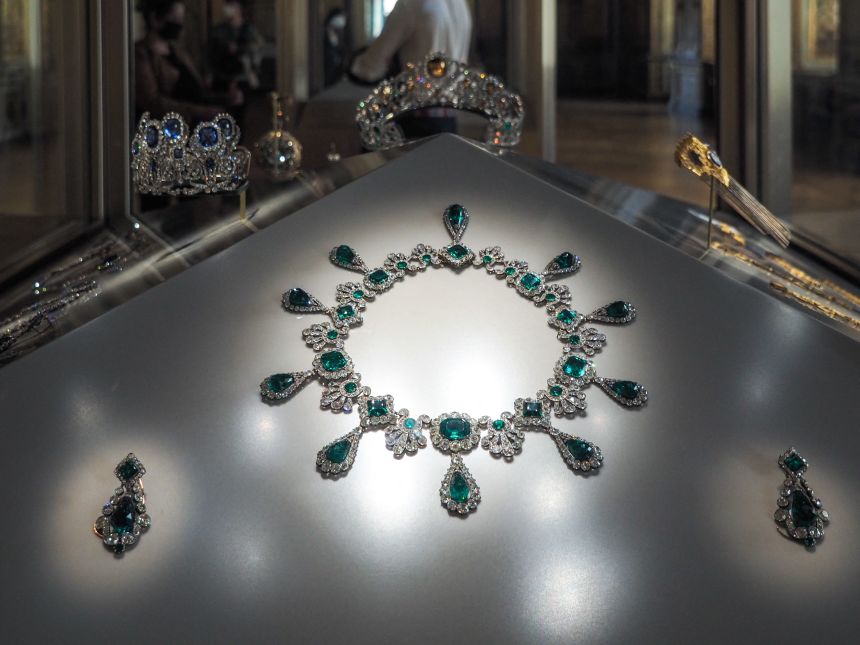 The Louvre thieves escaped with this necklace and earrings that Napoleon gifted his second wife Empress Marie Louise.