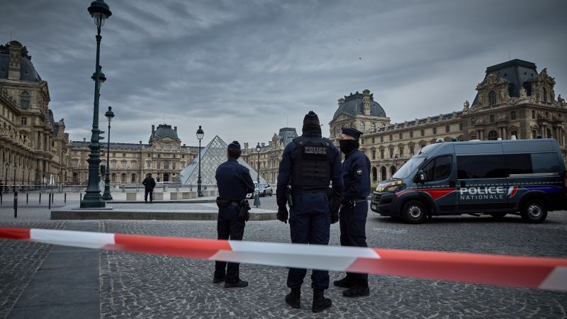 Thieves steal ‘priceless’ jewelry from the Louvre in seven-minute raid | CNN