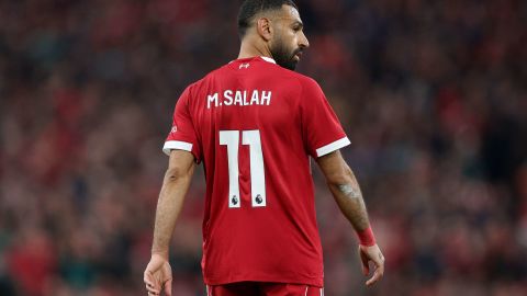 Salah, figura determinante del Liverpool, durante el juego ante Manchester United en Anfield.