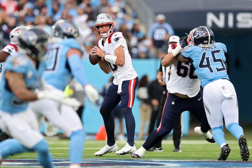 Maye (No. 10) is seen as the heir to Brady's heir with the Patriots.