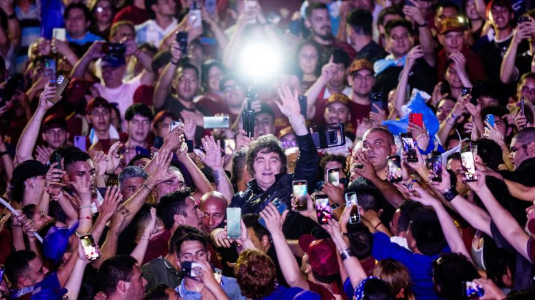 ROSARIO, ARGENTINA - OCTOBER 23: President of Argentina Javier Milei walks among supporters during his arrival to a closing campaign rally ahead the mid-term election on October 23, 2025 in Rosario, Argentina. (Photo by Tomas Cuesta/Getty Images)