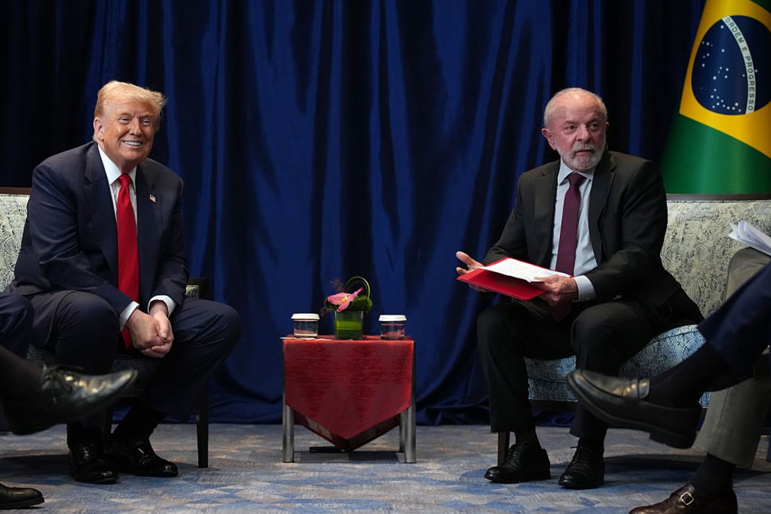 Trump junto al presidente de Brasil, Luiz Inácio Lula da Silva, el 26 de octubre de 2025 en Kuala Lumpur, Malasia.