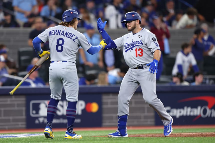 Max Muncy extended the Dodgers' lead in the seventh inning with a solo home run.