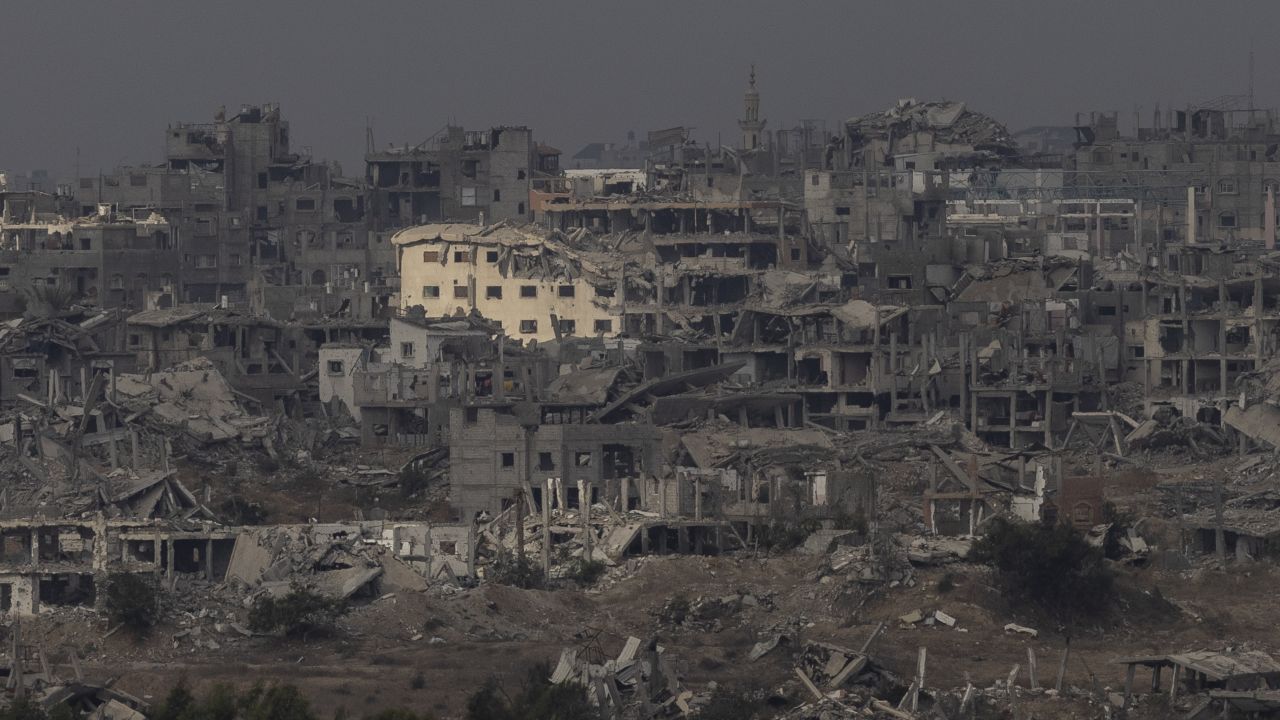 SOUTHERN ISRAEL, ISRAEL - OCTOBER 29: A view over the Gaza Strip as seen from a position on the Israeli side of the border on October 29, 2025 in Southern Israel, Israel. Israeli Prime Minister Benjamin Netanyahu ordered "immediate, powerful" strikes on Gaza Tuesday, after his office accused Hamas of violating the terms of the ceasefire agreement for returning remains that Israel says do not belong to any of the 13 unaccounted for hostages. The announcement of strikes followed reports of fighting in Rafah near the "yellow line" demarcating territory under IDF control in Gaza, according to the US-brokered ceasefire agreement that came into affect on October 10. (Photo by Amir Levy/Getty Images)