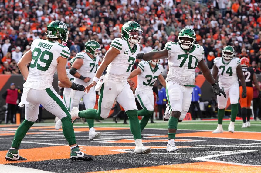 Justin Fields led the New York Jets to their first win of the 2025 NFL season.