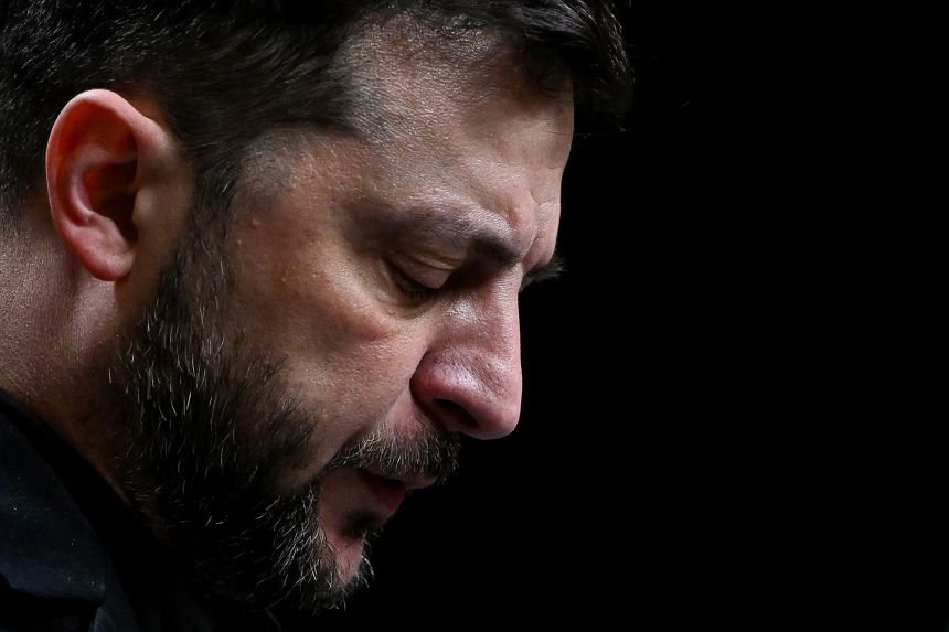 Президент України Володимир Зеленський зіткнувся з корупційним скандалом вдома.