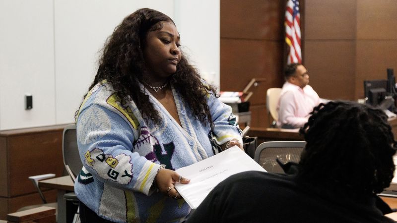 Вижте всички теми Връзката е копирана Следвайте Непознати се обединиха