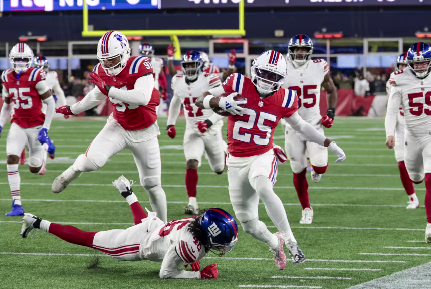 New England Patriots down New York Giants to extend NFL-best win streak to 10 games