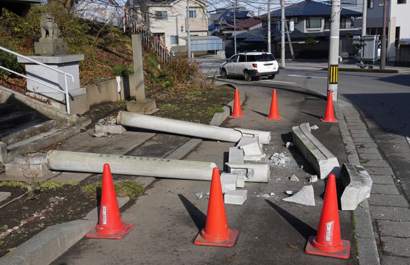 Japan rattled by 7.5-magnitude earthquake, tsunami warning