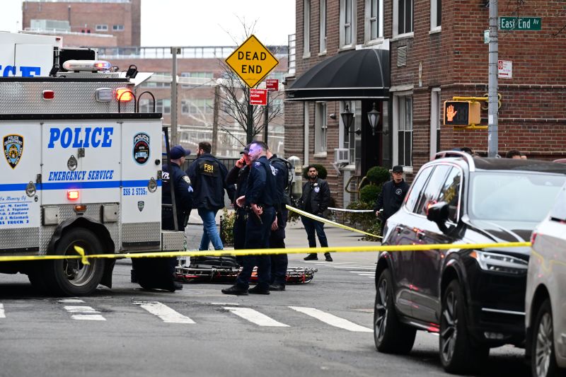 トランプ Anyone and AS IS NYC, Bombs set 2 men are charged with using a weapon of mass destruction after
