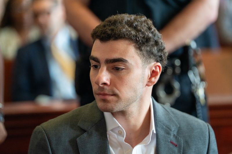 Luigi Mangione could plead guilty as soon as Friday to federal charges in UnitedHealthcare CEO Brian Thompson's fatal shooting; hearing set, negotiations ongoing