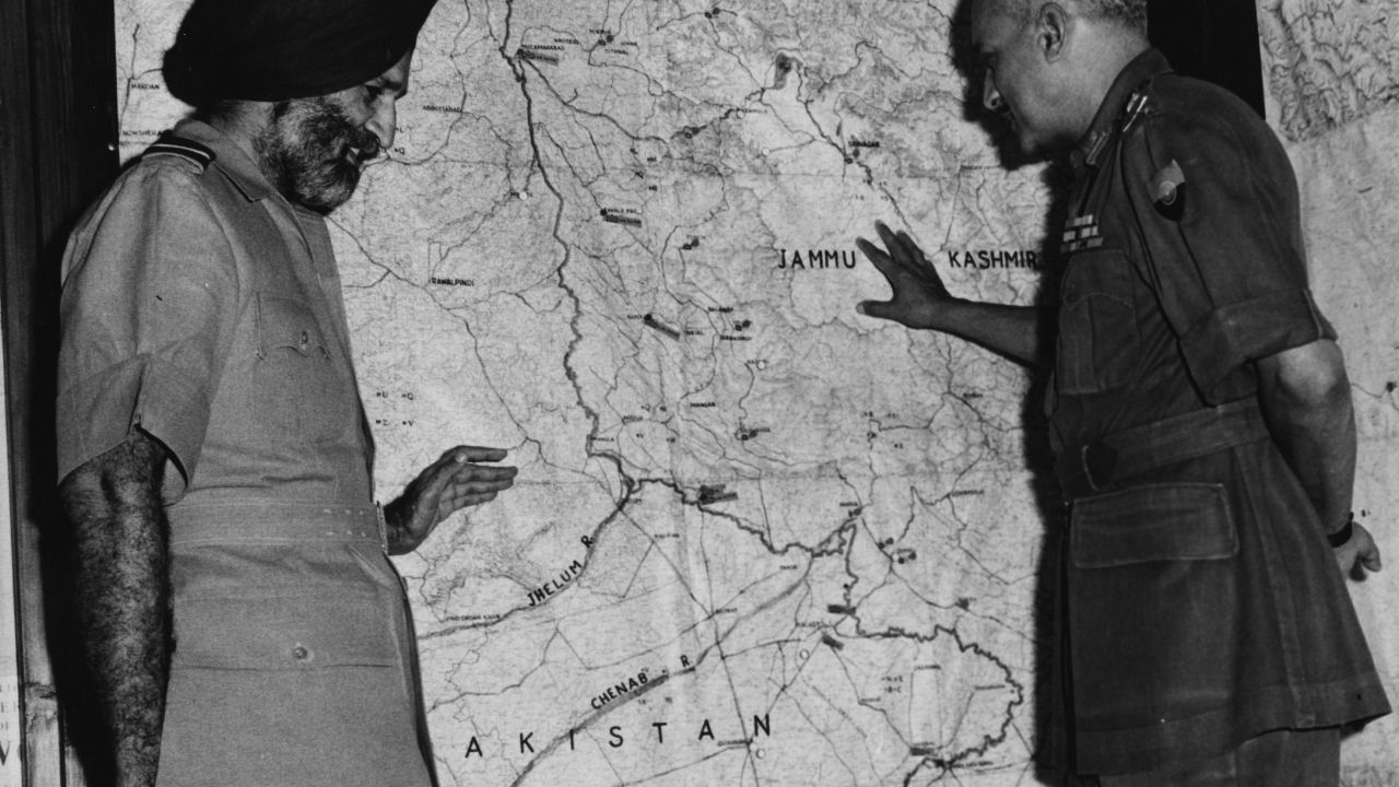 23rd September 1965: Army general J N Chaudhuri and Air Marshal Arjan Singh at the Defence Headquarters in New Delhi after the cease-fire following thed8 e India-Pakistan conflict. (Photo by Keystone/Getty Images)