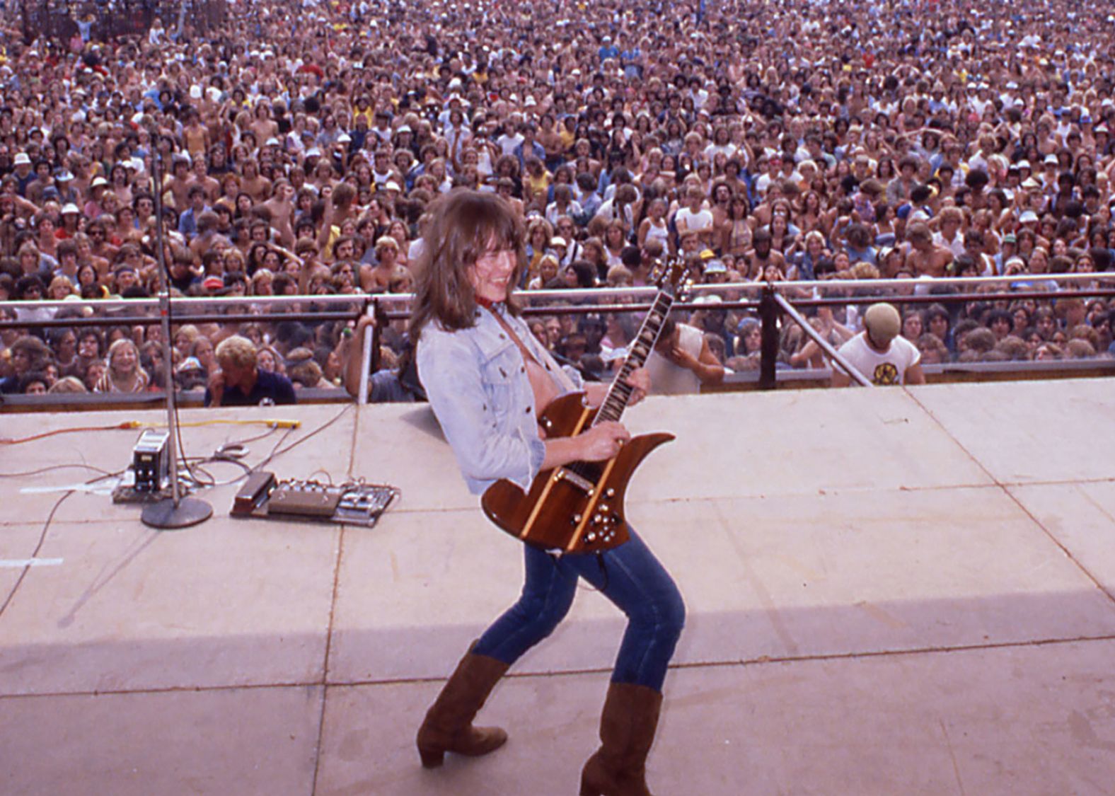 <a href="index.php?page=&url=https%3A%2F%2Fwww.cnn.com%2F2025%2F05%2F27%2Fentertainment%2Frick-derringer-death">Rick Derringer</a>, a guitarist and record producer who is responsible for the hit “Rock and Roll, Hoochie Koo,” died on May 26, according to a Facebook post by Derringer’s caretaker and close friend Tony Wilson. Derringer was reportedly 77.