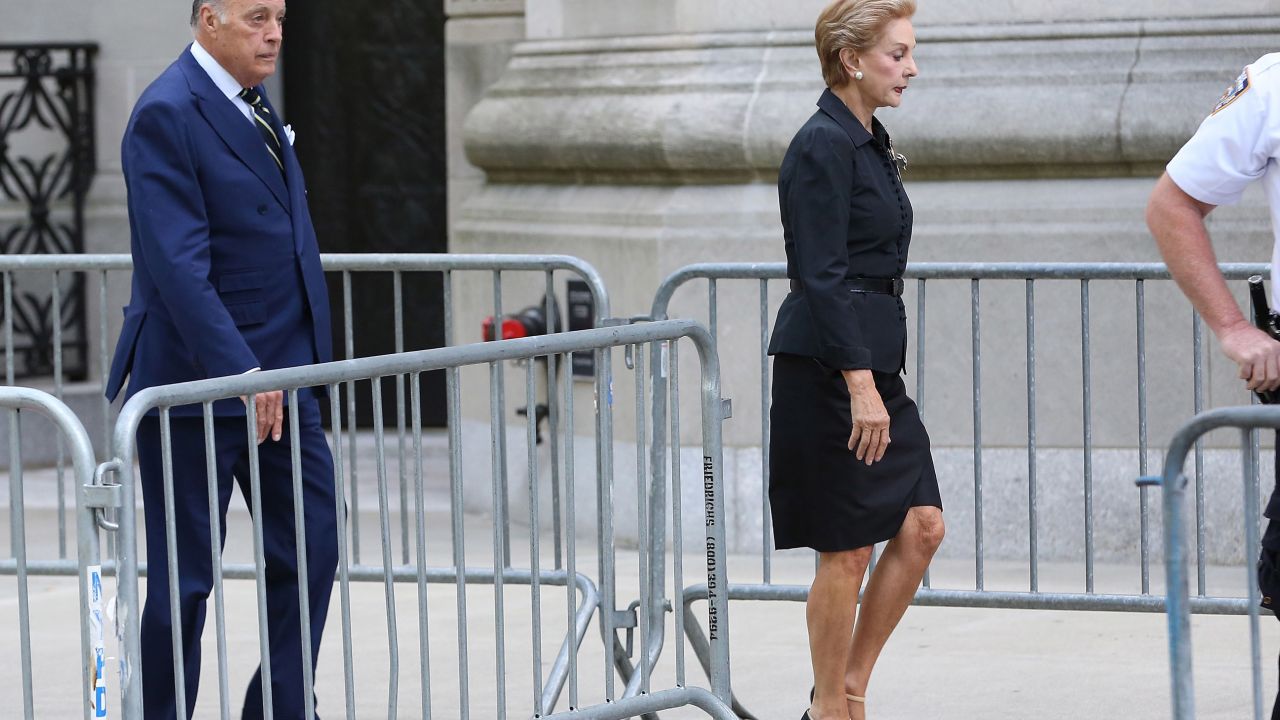 Reinaldo Herrera y Carolina Herrera asisten al servicio conmemorativo de Joan Rivers en el Templo Emanu-El el 7 de septiembre de 2014 en la ciudad de Nueva York.