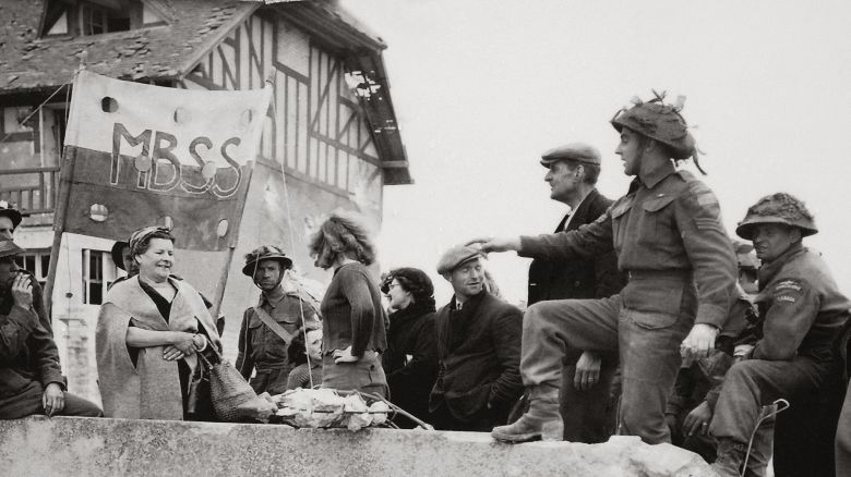 Canadian infantry soldiers and civilians after the landing at Juno Beach. June 1944. Bernières-sur-Mer, Normandy, France.  (Photo by Galerie Bilderwelt/Getty Images)