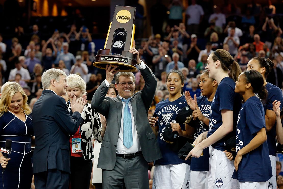 Geno Auriemma celebrates one of his 11 national championships in 2015.