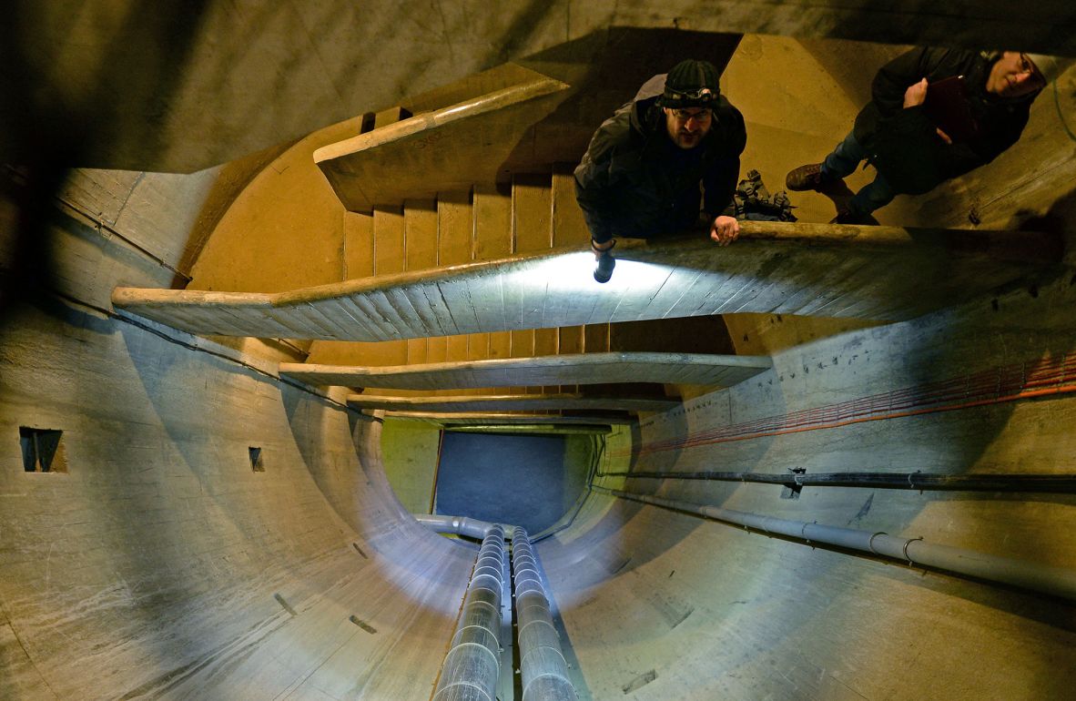<strong>Descent into darkness:</strong> A gigantic shaft with a precision-engineered staircase leads the way down into the Ostwall and gives a taste of the scale of the project.