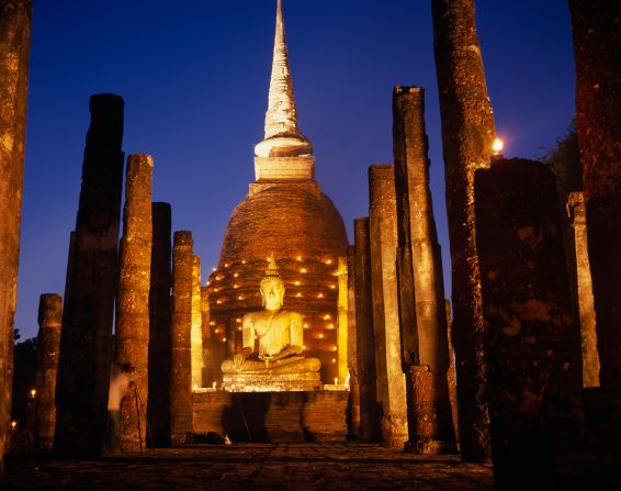 <strong>Festival of Lights: </strong>Every year, Sukhothai hosts a Festival of Lights to celebrate Loy Krathong, a popular nationwide observance. During the event, the historical park's ancient monuments are dramatically lit up.