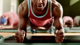 Shot of a man doing a plank exercise at the gymhttp://195.154.178.81/DATA/i_collage/pu/shoots/805401.jpg