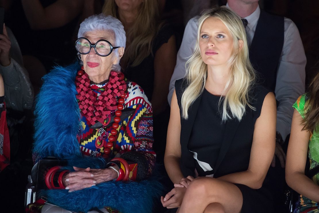 Apfel front row at New York Fashion Week with model Karolina Kurkova in 2016.