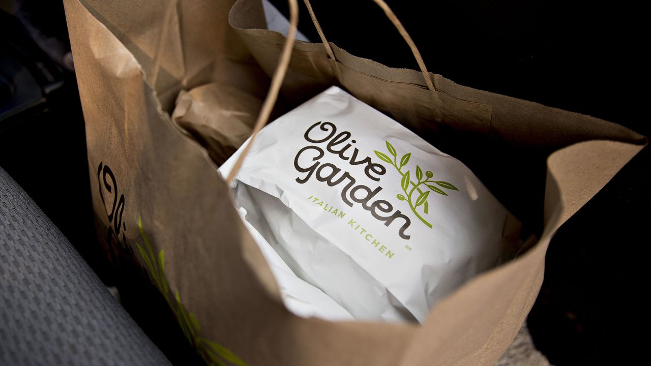 A take-out order from a Darden Restaurants Inc. Olive Garden location is arranged for a photograph in Tiskilwa, Illinois, U.S., on Tuesday, Sept. 1, 2015.
