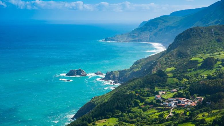 La salvaje costa atlántica gallega está lejos de las concurridas playas del sur del Mediterráneo español.