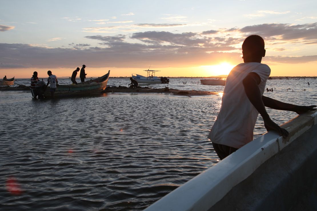 Lake Turkana is the world's largest permanent desert lake.