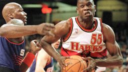 ATLANTA, GA - JANUARY 26: Atlanta Hawks center Dikembe Mutombo (R) drives past Phoenix Suns' Cliff Robinson during their game in Atlanta 26 January. (Photo credit should read STEVEN R. SCHAEFER/AFP via Getty Images)