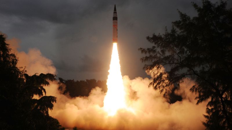 Индия се присъединява към избрана група нации, способни да изстрелват множество бойни глави върху една ICBM