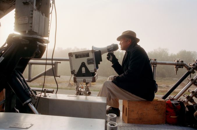 Lynch works on his 1999 film "The Straight Story."