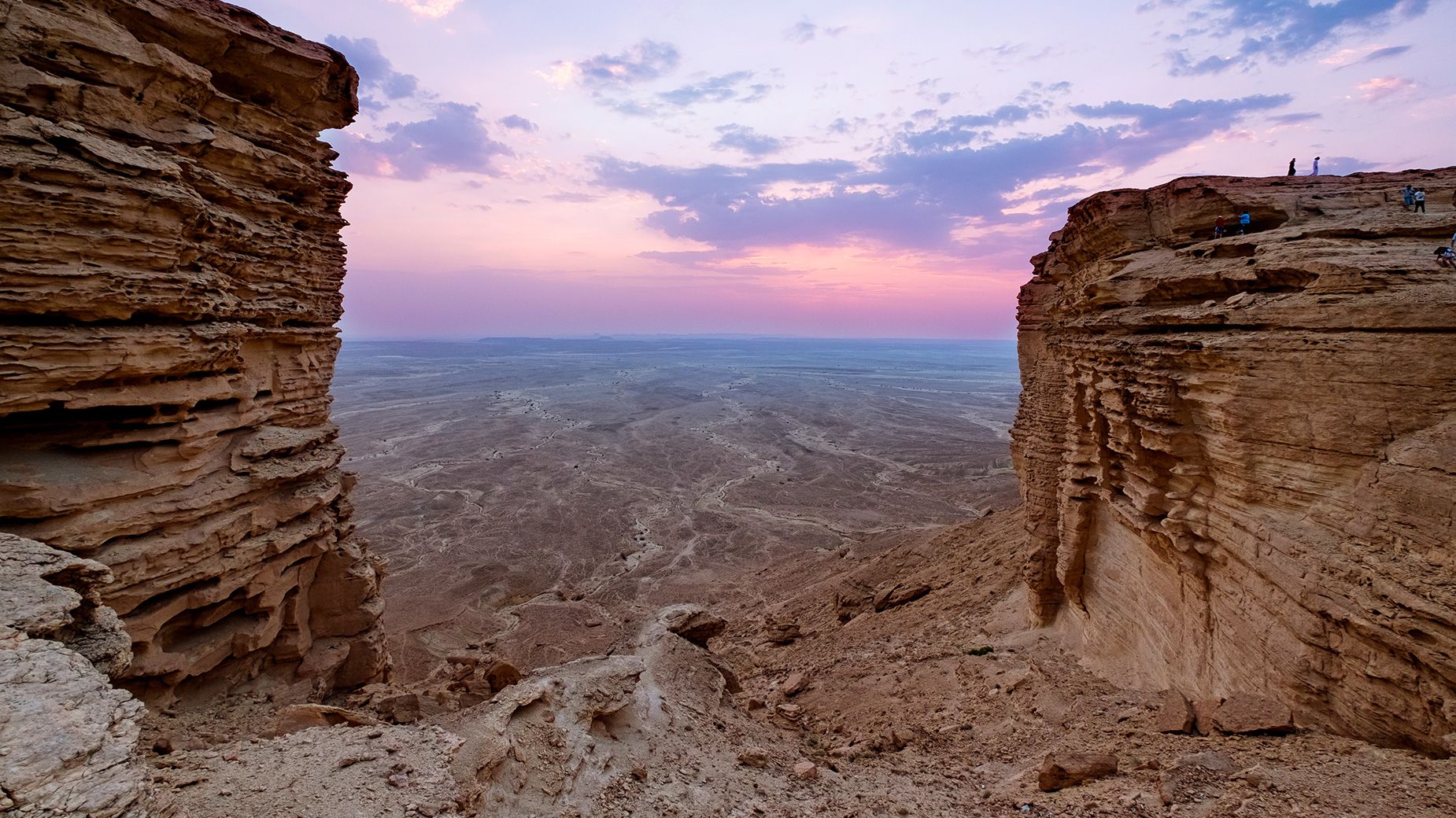 This spectacular viewpoint in the Tuwaiq Mountains is known as the “Edge of the World.”