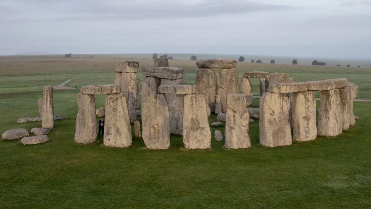 El antiguo monumento de Stonehenge es visto desde un globo aerostático el 7 de septiembre de 2016, en Wiltshire, Inglaterra.