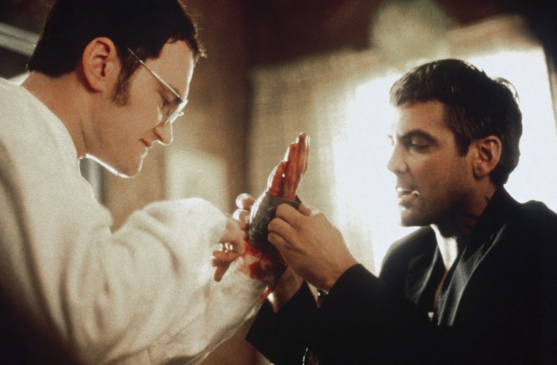 (Dari kiri) Quentin Tarantino dan George Clooney di lokasi syuting 'From Dusk Till Dawn.'