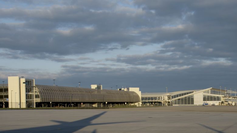 People board Democratic presidential nominee Hillary Clinton's plane at Harrisburg International Airport October 4, 2016 in Middletown, Pennsylvania. / AFP / Brendan Smialowski        (Photo credit should read BRENDAN SMIALOWSKI/AFP via Getty Images)