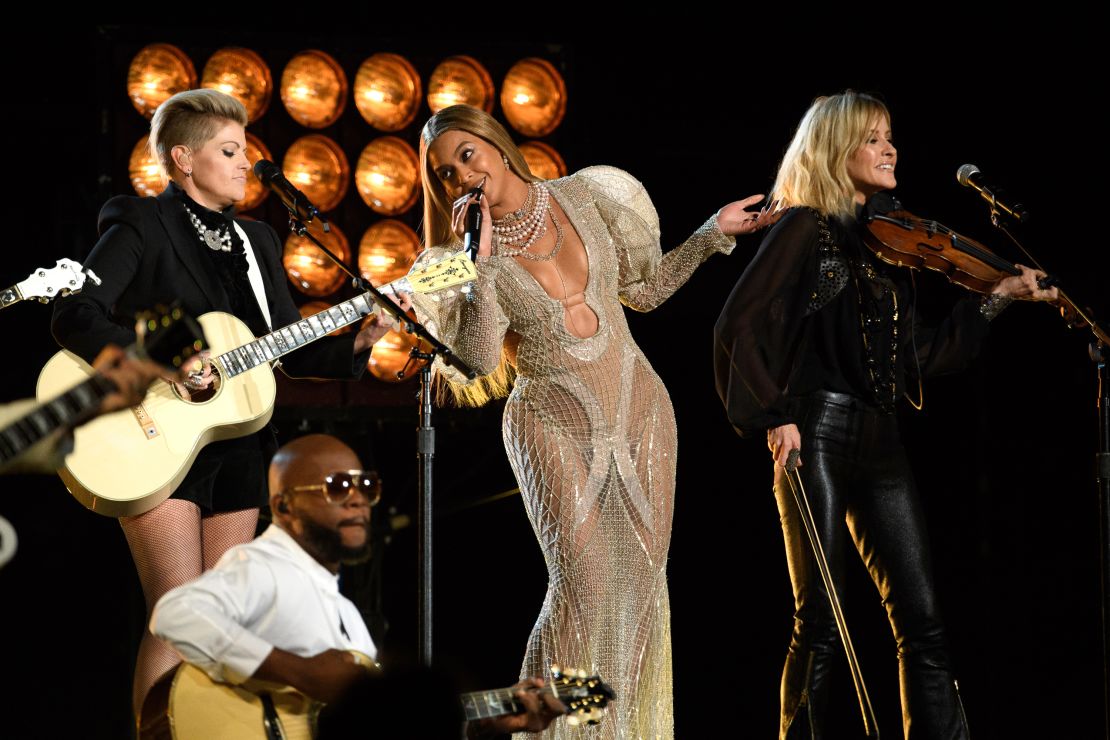 Beyoncé performs with The Chicks at the 2016 CMA Awards.