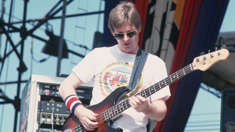 Phil Lesh, founding member and bassist for Grateful Dead, has died | CNN