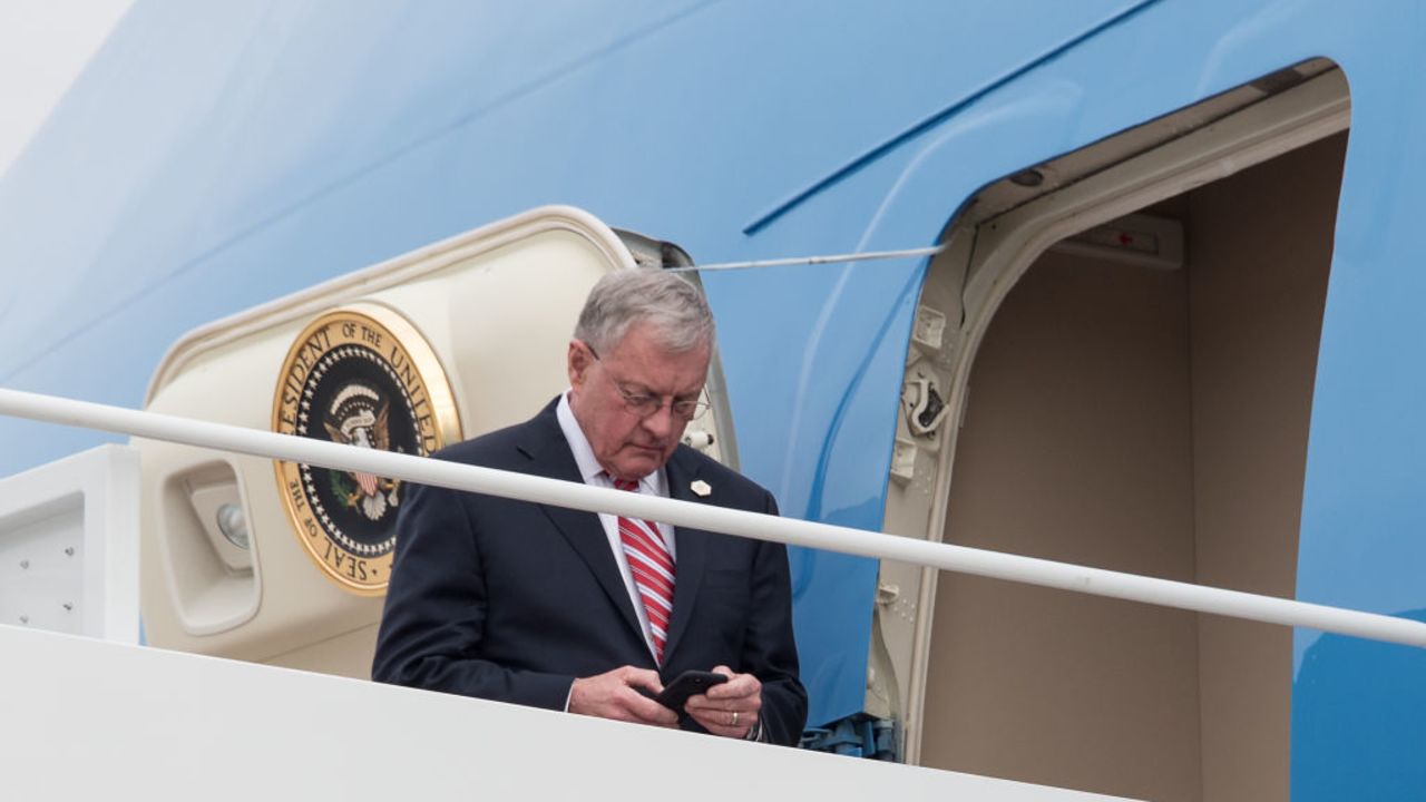 Acting National Security Adviser Keith Kellog awaits US President Donald Trump at the top of the stairs of Air Force One at Andrews Air Force Base in Maryland on February 17, 2017 as Trump departs to attend the unveiling of the Boeing 787-10 Dreamliner in North Charleston, South Carolina. / AFP / NICHOLAS KAMM        (Photo credit should read NICHOLAS KAMM/AFP via Getty Images)