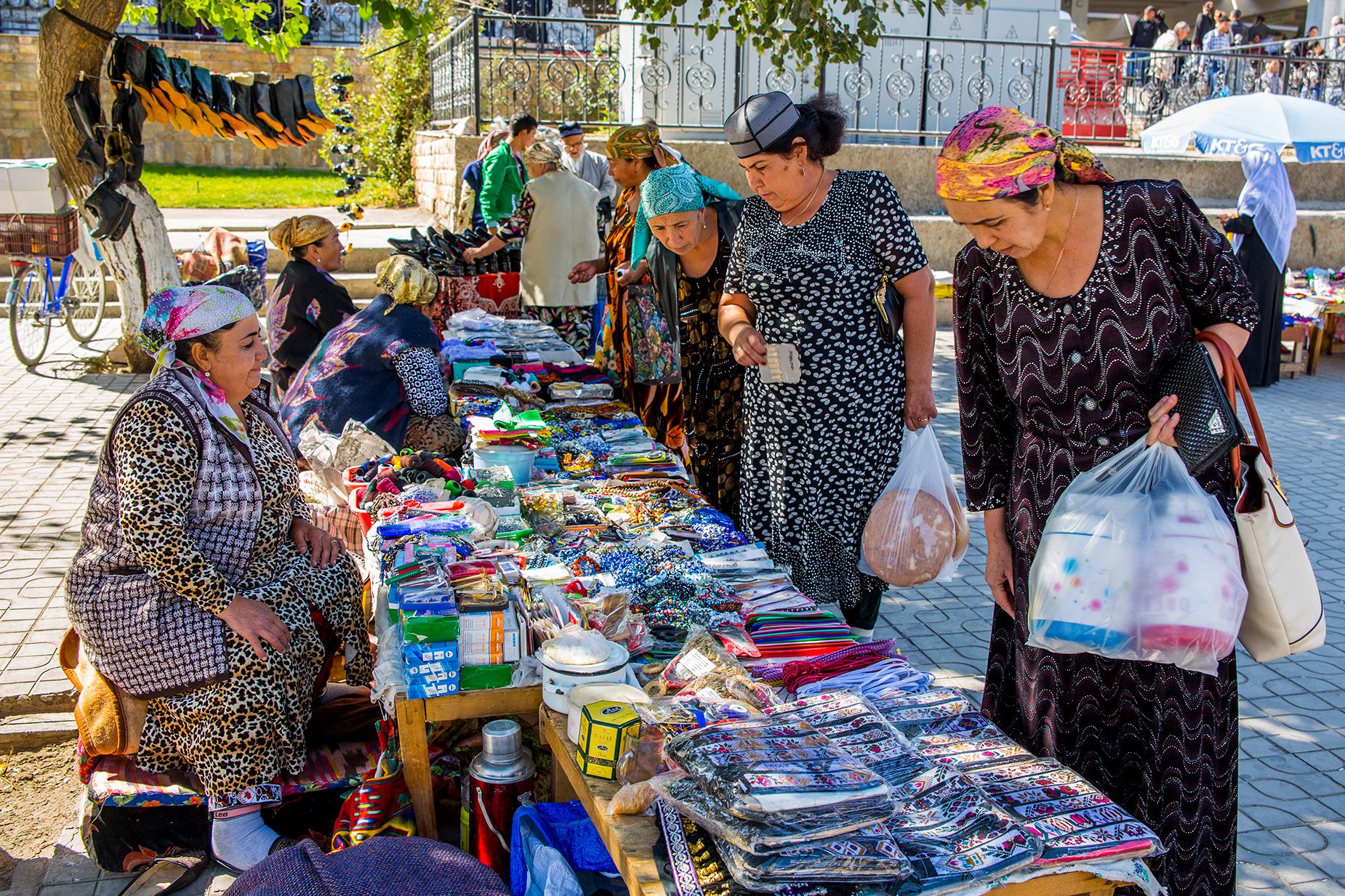 Samarkand's lively Siab Bazaar offers shopping and local eats.
