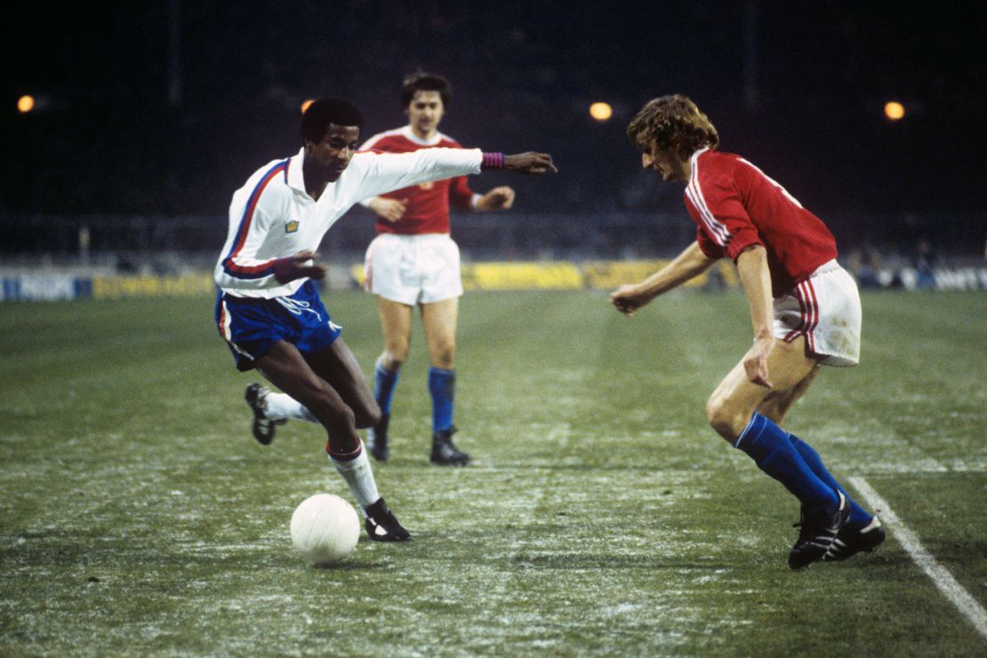 Anderson goes on the attack against on Czechoslovakia.