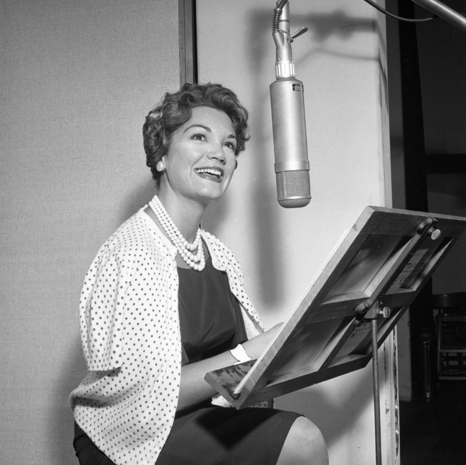 <a href="index.php?page=&url=https%3A%2F%2Fwww.cnn.com%2F2025%2F07%2F17%2Fentertainment%2Fconnie-francis-singer-dead">Connie Francis</a>, a pop singer and actress whose hits such as “Lipstick on Your Collar” and “Who’s Sorry Now?” became a soundtrack for a generation of teens in the 1960s, died at the age of 87, according to a post from her publicist and friend, Ron Roberts, on July 17.