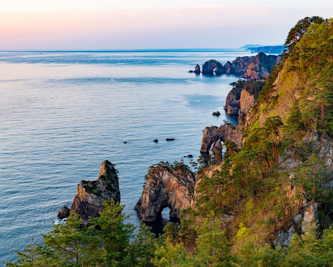 The cliffs of Kitayamazaki take on a reddish hue in the morning sun.