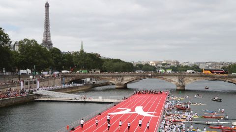 Athletes take part in a race on a runway set near the Alexander III bridge on the Seine river in Paris on June 23, 2017, during an event to promote the candidacy of the city of Paris for the Summer Olympics Games in 2024.
 / AFP PHOTO / JACQUES DEMARTHON        (Photo credit should read JACQUES DEMARTHON/AFP via Getty Images)