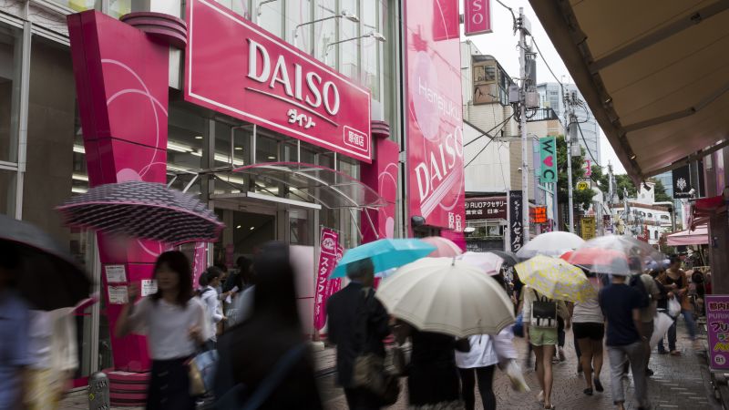 Хиротаке Яно японският милиардер основател на Daiso Industries който помогна