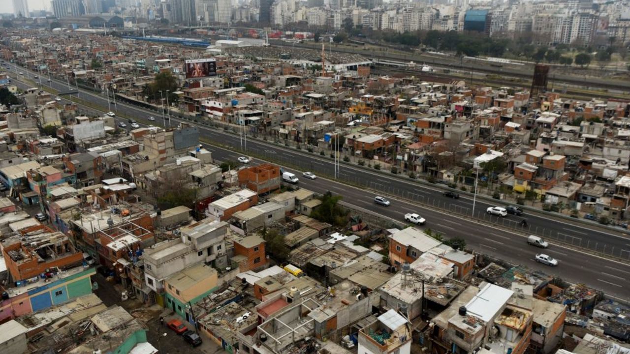 View of the Villa 31 shantytown with the upscale Recoleta neighborhood in the background in Buenos Aires, Argentina, on June 22, 2017. - 40.000 inhabitants survive in the Villa 31 shantytown amid muddy streets, small brick homes without foundations and minimum basic services. The oldest shantytown in Buenos Aires, separated from exclusive neighborhoods of the capital only by an avenue, is now aiming to reach urban "comfort". (Photo by Eitan ABRAMOVICH / AFP) / TO GO WITH AFP STORY BY PAULA BUSTAMANTE (Photo by EITAN ABRAMOVICH/AFP via Getty Images)