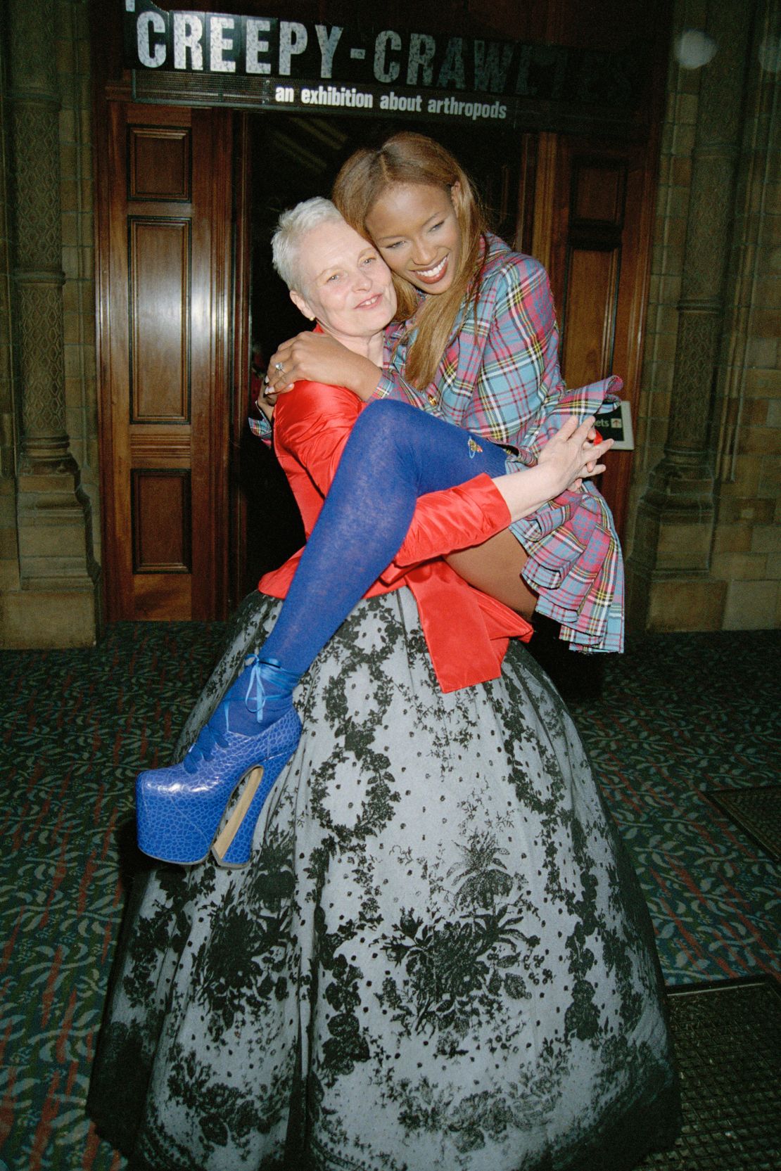 Westwood et Campbell ont tourné ensemble aux designer de l'année à Londres en octobre 1993.