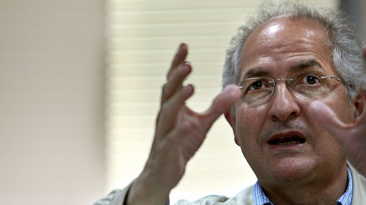 TO GO WITH AFP STORY BY BEATRIZ LECUMBERRI Picture taken on February 5, 2009 in Caracas showing opposition leader and metropolitan Mayor, Antonio Ledezma, gesturing during an interview in his office. A referendum will be held next February 15 on a constitutional amendment, already approved by Congress, which would do away with term limits for the president and all other elected officials in Venezuela.   AFP PHOTO / THOMAS COEX (Photo credit should read THOMAS COEX/AFP via Getty Images)