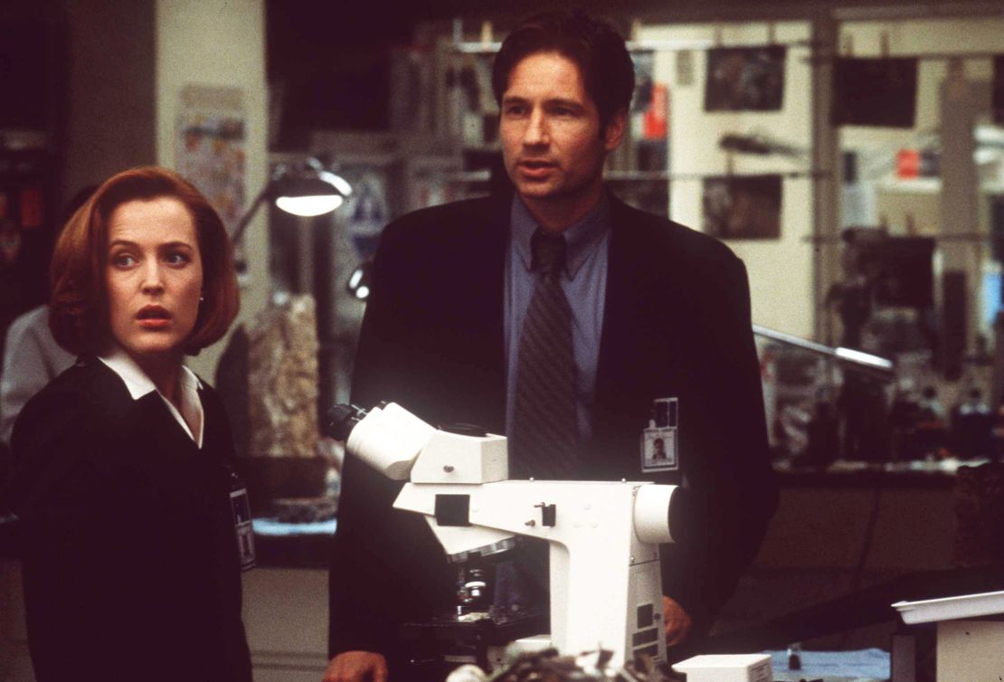 Gillian Anderson and David Duchovny in "The X-Files - The Movie" in 1998.